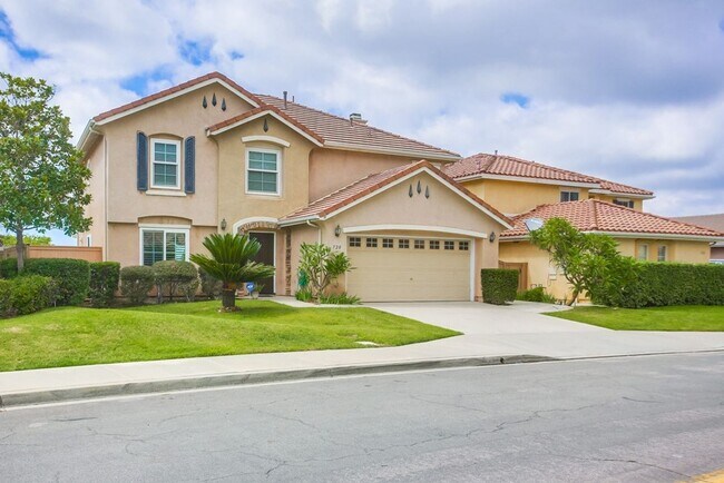 Building Photo - Available Now! Gorgeous 4 Bedroom Home in ...