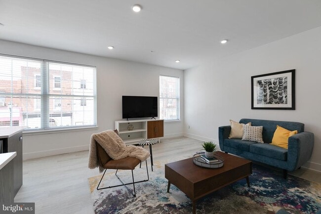 Building Photo - 3045 Richmond St