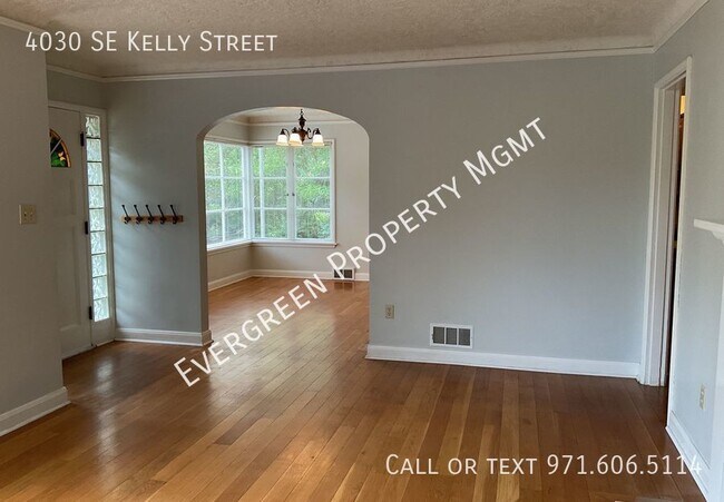 Building Photo - Charming, Vintage Home! 2 BD x 2 BA Plus B...