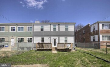 Building Photo - 257 Newcomb St SE
