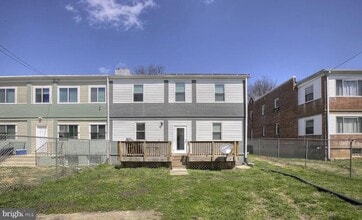 Building Photo - 257 Newcomb St SE