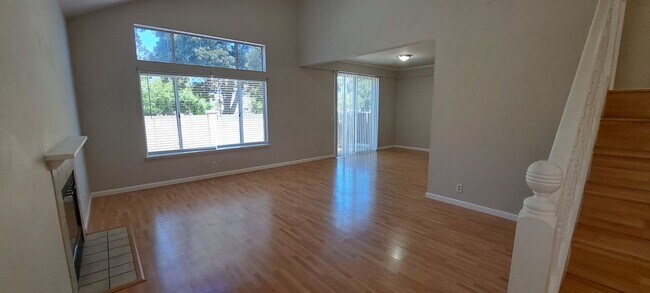 Building Photo - Spacious & Great Design Home in Suisun - Close to Travis Air Force Base - $500 off the 1st Month'...
