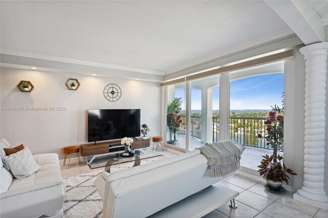 Building Photo - 5401 Collins Ave