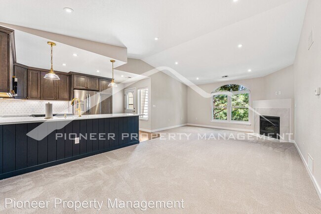 Foto del edificio - 2 br, 2 bath House - 1886 S Cole St