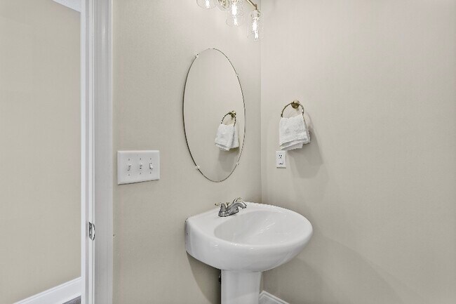 Building Photo - 1000 Henry Pl Blvd