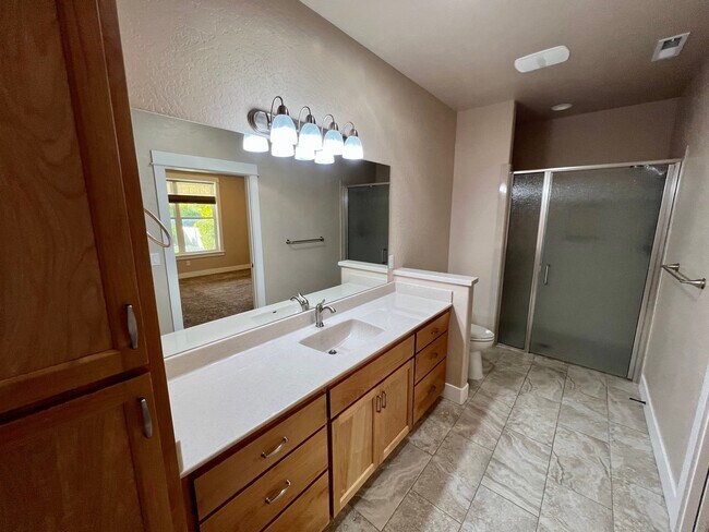 Building Photo - 449 Eagle Rock Dr