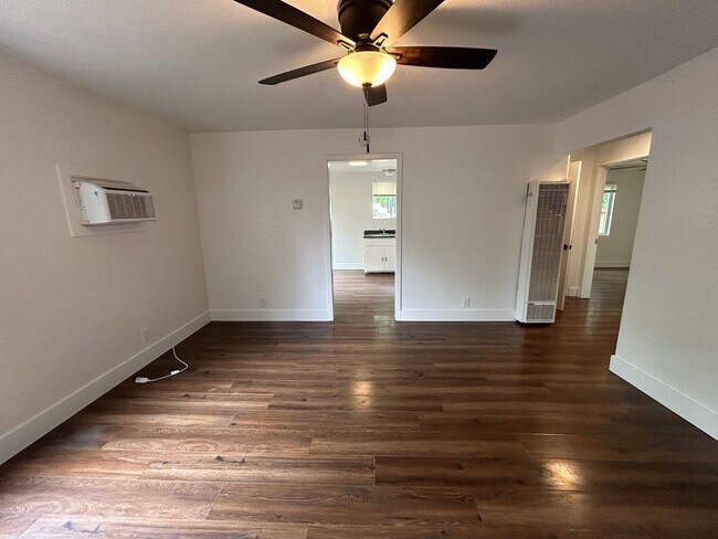 Foto del edificio - 1747 Bonnie Brae Ave