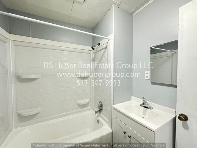 Building Photo - 3 bed 1 bath walking distance from Risdale...