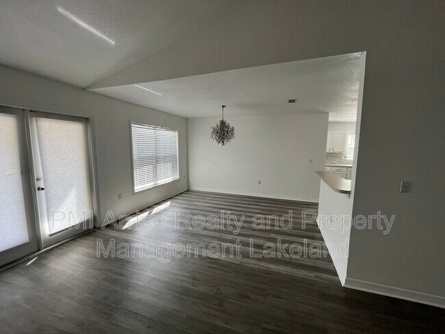 Building Photo - 2120 Farrington Dr