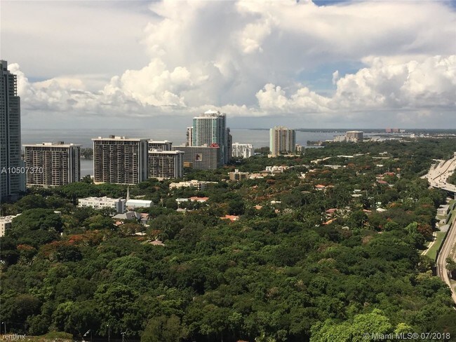 Foto del edificio - 1 br, 1 bath  - 60 SW 13th St Apt 2621