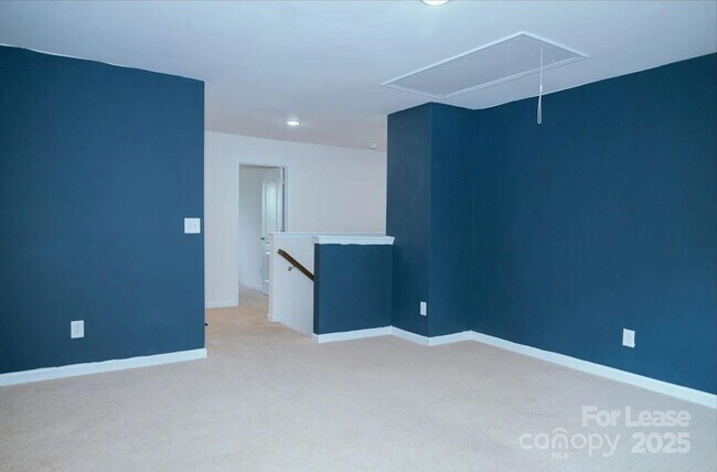 Foto del edificio - 228 Keating Pl Dr