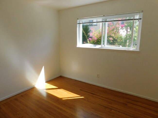 Photo - 2615 Stuart St Apartment