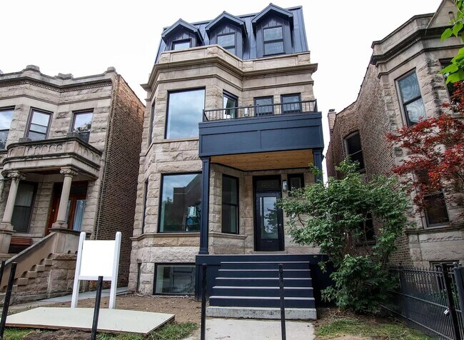 Building Photo - 1225 W Addison St
