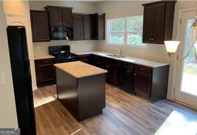 Foto del edificio - 208 Laurelcrest Ln