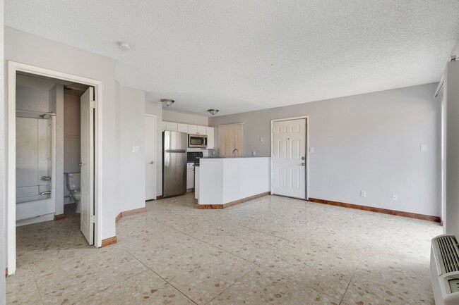 Building Photo - Country Creek Apartments