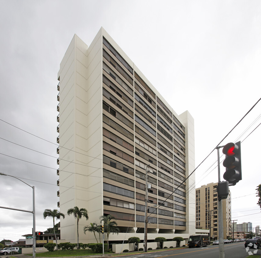 Building Photo - Punahou Chalet Condominiums