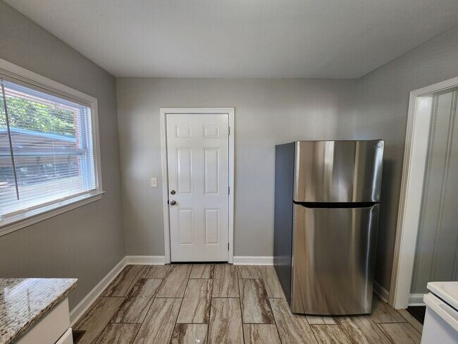 Building Photo - 125 Glen Iris Dr