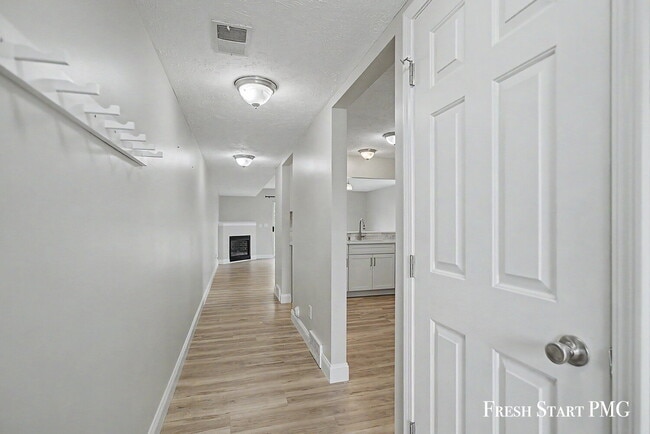 Building Photo - 4051 Rivertown Ln SW