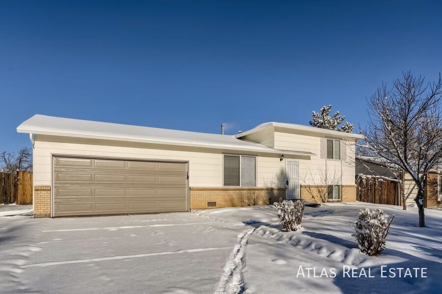 Primary Photo - 14935 E Columbia Dr
