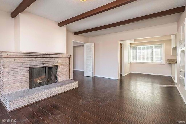 Building Photo - 3023 E Sunset Hill Dr