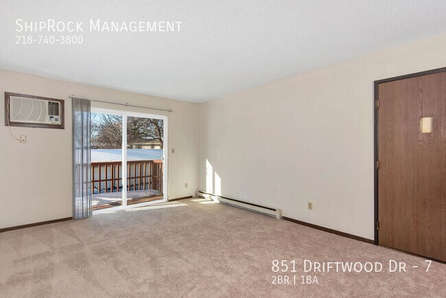 Foto del edificio - 851 Driftwood Dr
