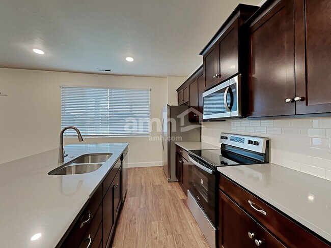 Foto del edificio - 8043 Dagney Street SW