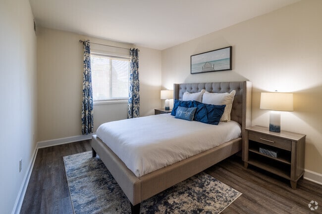 2BR, 1BA - 953SF - Primary Bedroom - Lawyers Hill Apartments