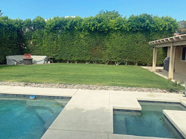 Foto del edificio - Three Bedroom Home in the Panorama Neighbo...