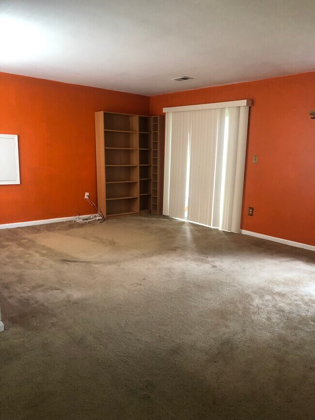 Building Photo - 10703 Cedarwood Dr