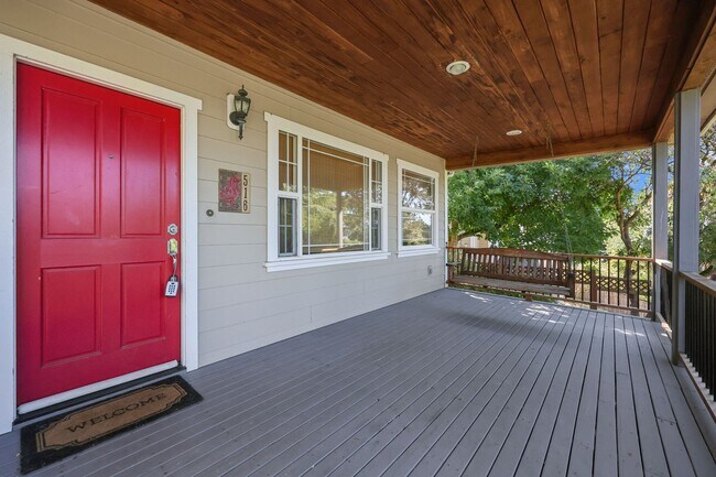 Foto del edificio - Reduced price! 2720 Sq. Ft. Character Home...