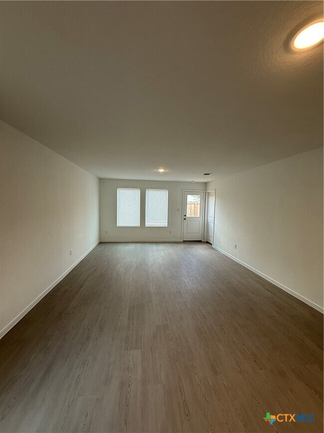 Foto del edificio - 315 Moscato Rd