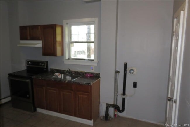 Building Photo - 104 Mather St