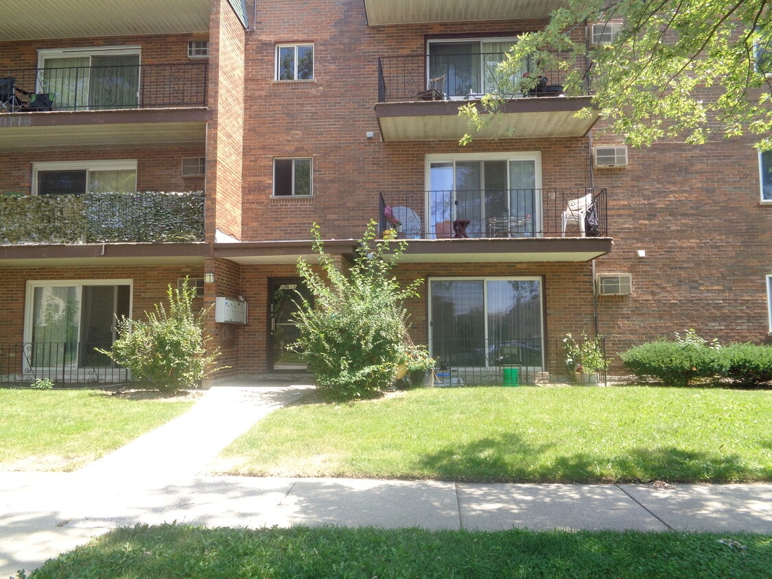 Primary Photo - 10611 Parkside Ave