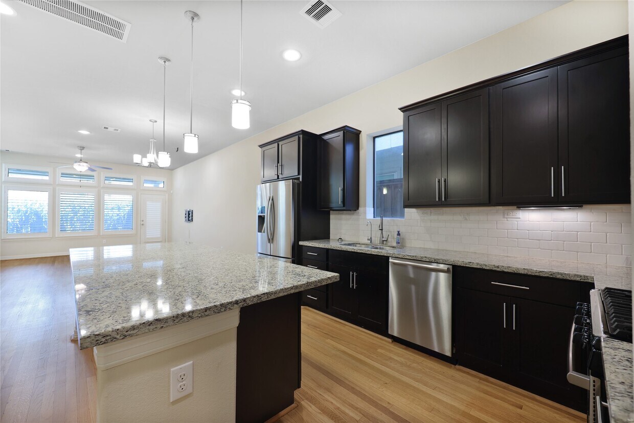 Foto principal - 6602 Eureka St