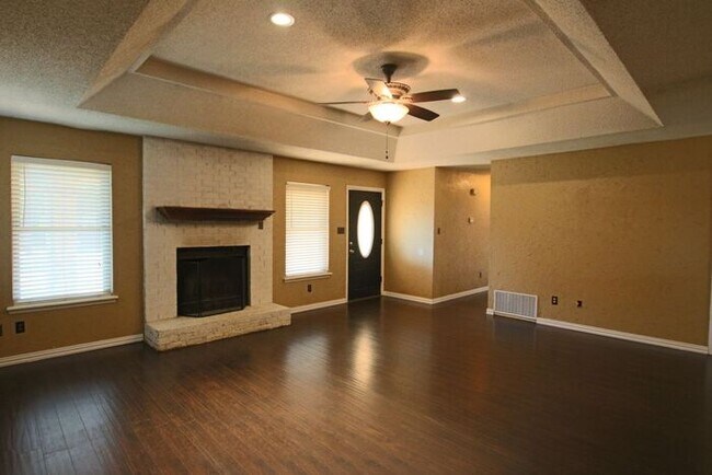 Foto del edificio - Available Now! Tour Today! 3 Bedroom 2 Bat...