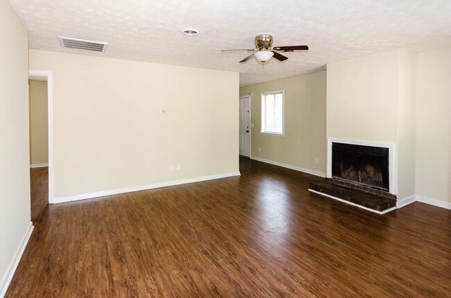 Foto del edificio - 111 Langford Ct