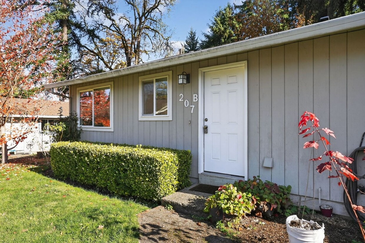 Foto principal - 207 NW Forest St