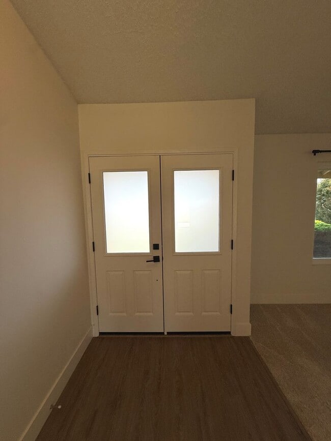 Building Photo - Orcutt Single Story Recently Updated Home with Large Yard
