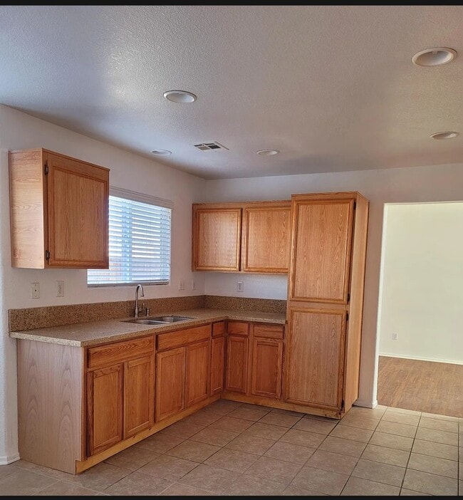 Building Photo - 11666 English Ct