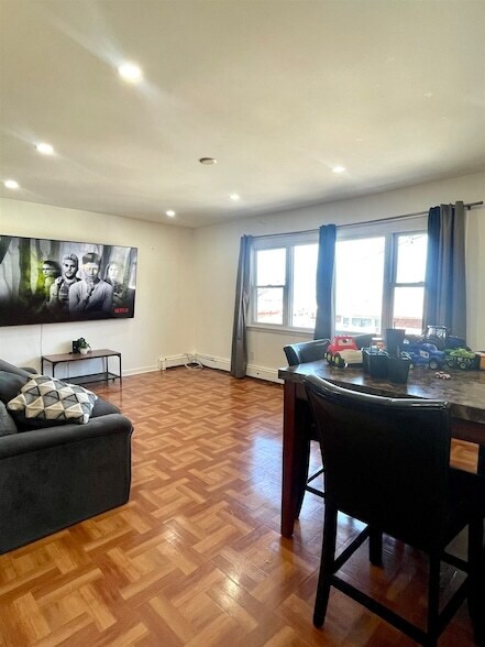 Foto del edificio - 1517 72nd Street Unit 2nd Floor