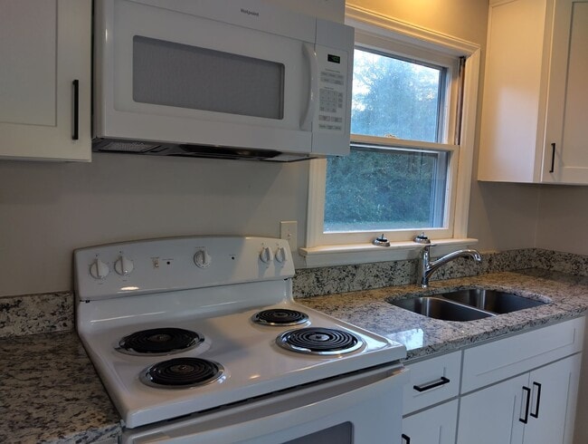 Foto del edificio - 7394 Bellehaven Dr