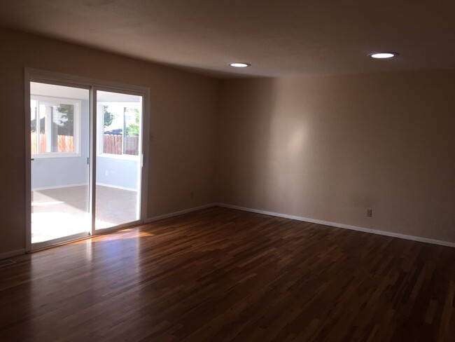 Foto del edificio - Cute 3 Bedroom Home in Northwest Reno!