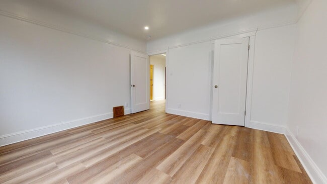 Building Photo - Spacious Single Family Home in Outer Mission 3BD/2BR WITH PARKING