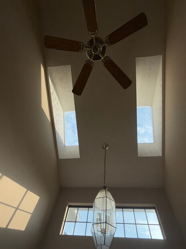 Foto del edificio - 8590 Laurel Ct