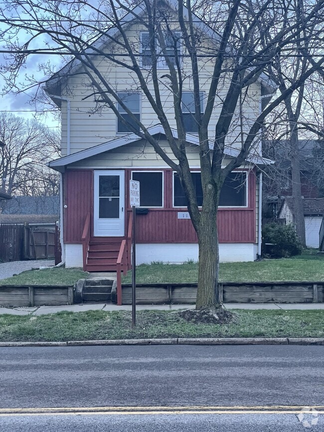 The Shadyside Apartments for Rent with a Yard Akron, OH 2 Rentals