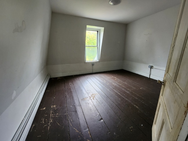 Building Photo - 4 Carnes Rd