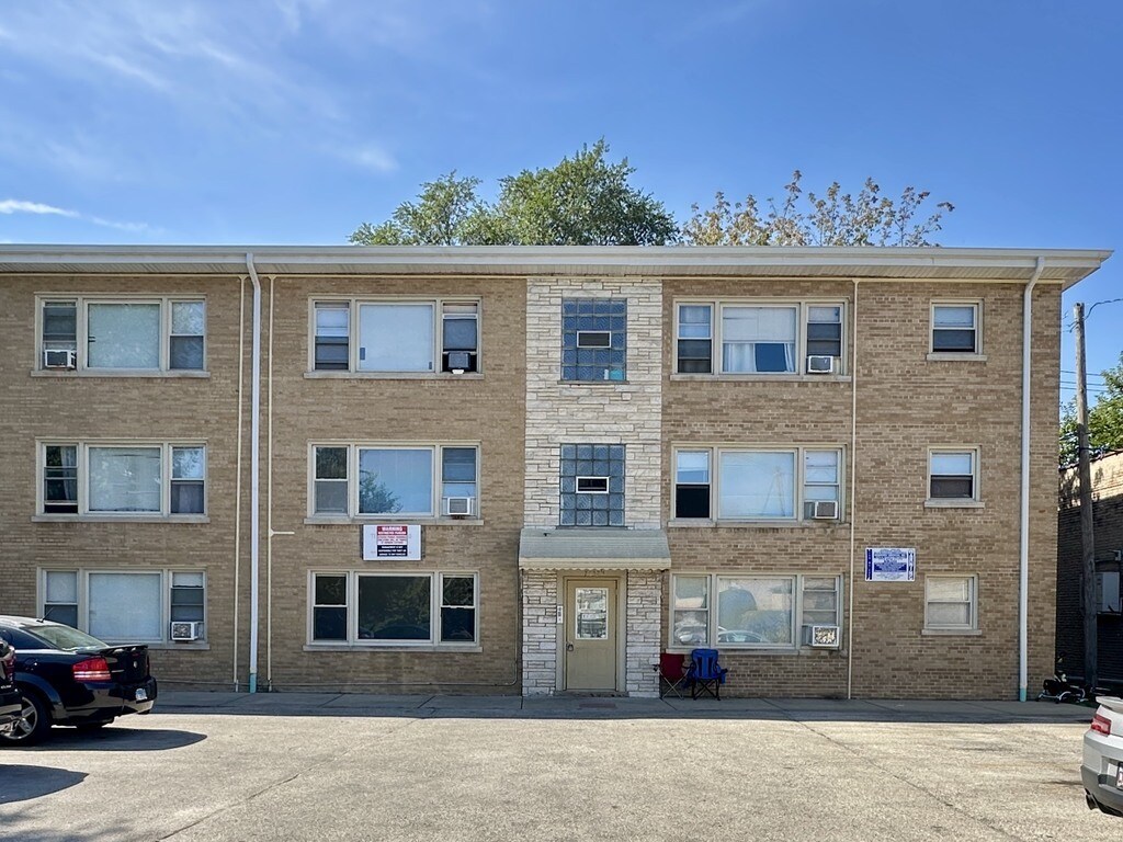 Foto principal - 7632.5 N Milwaukee Ave