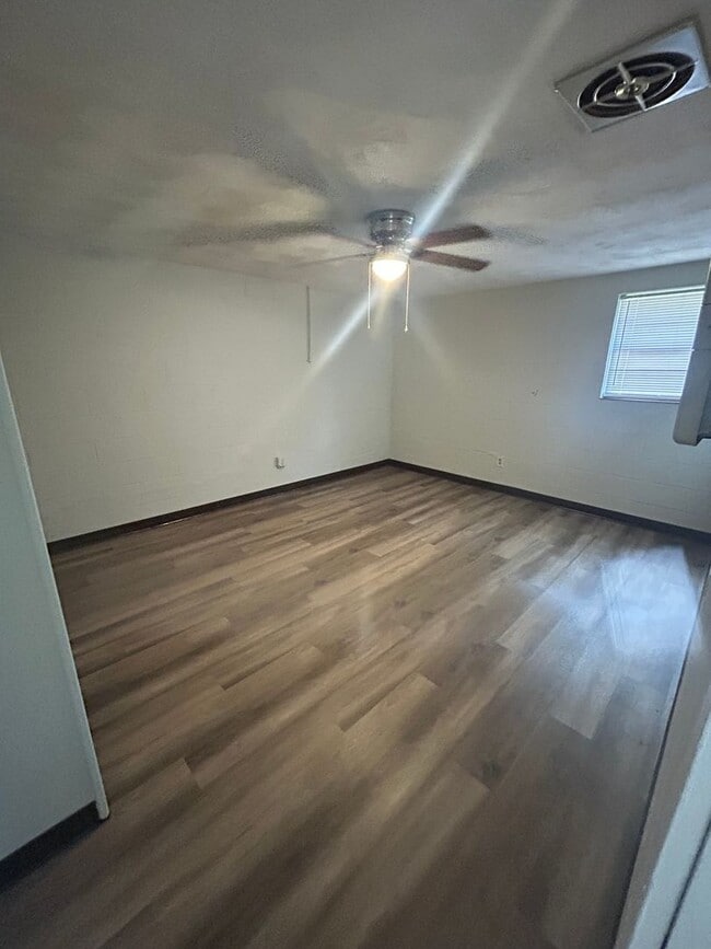 Building Photo - Quiet Country Living: Spacious 2BR with Laundry Hookups