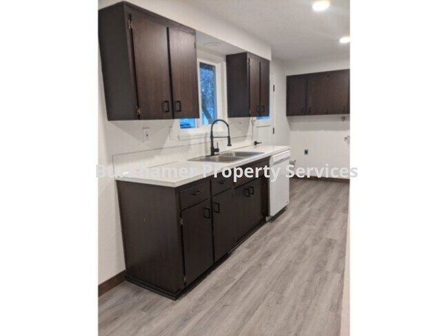 Building Photo - 1804 W Martin St. Elma WA. 98541