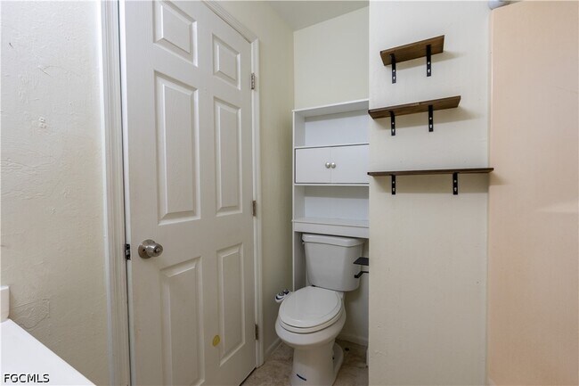 Foto del edificio - 4323 7th St W